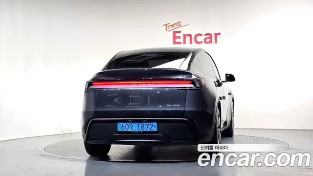 Tesla Model Y — Фото автомобиля 4