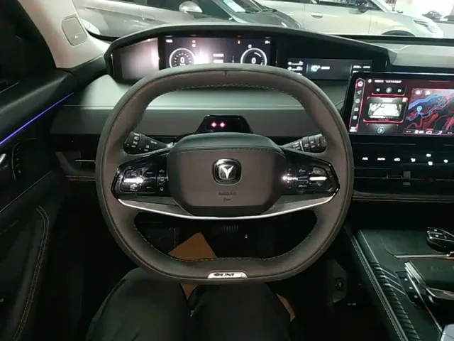 Changan UNI-K iDD — Фото автомобиля 10