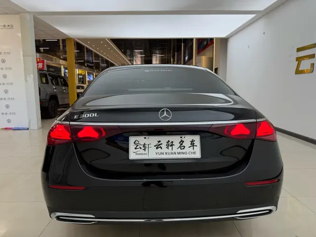 Mercedes-Benz E-Class — Фото автомобиля 20