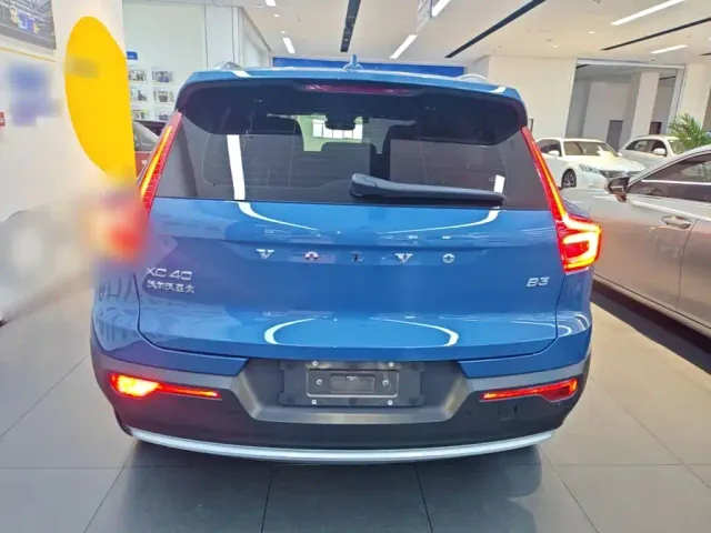 Volvo XC40 — Фото автомобиля 5