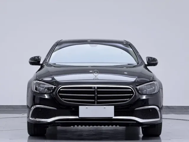 Mercedes-Benz E-Class — Фото автомобиля 2
