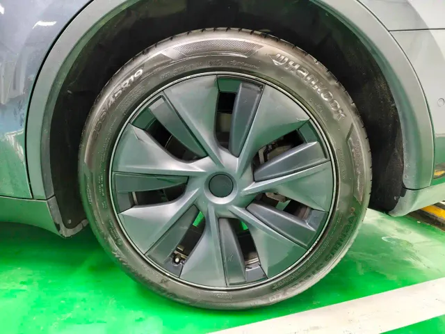 Tesla Model Y — Фото автомобиля 3