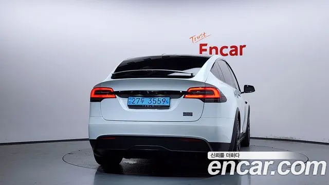 Tesla Model X — Фото автомобиля 4