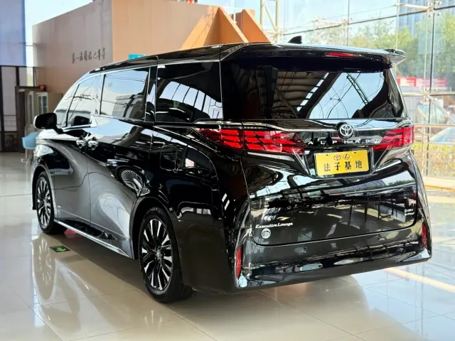 Toyota Alphard — Фото автомобиля 23