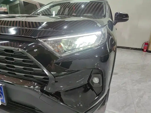 Toyota RAV4 — Фото автомобиля 23