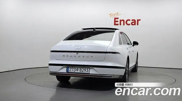 Hyundai Grandeur Grandeur (GN7) 2.5 Бензин 2WD — Фото автомобиля 3