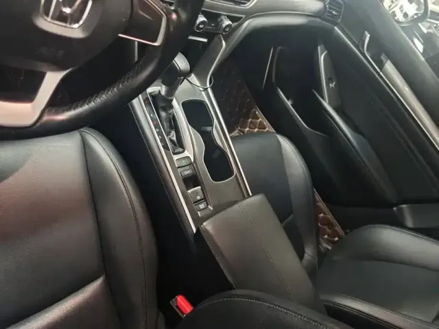 Honda Accord — Фото автомобиля 16