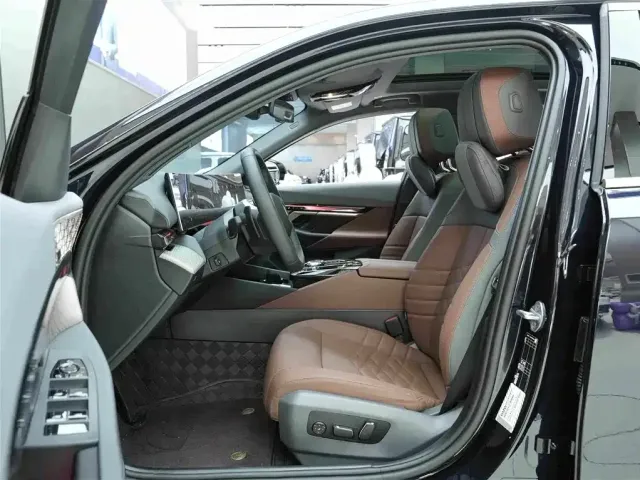 BMW 5 Series — Фото автомобиля 11