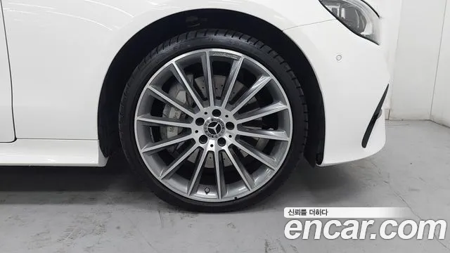 Mercedes-Benz E-Class — Фото автомобиля 5