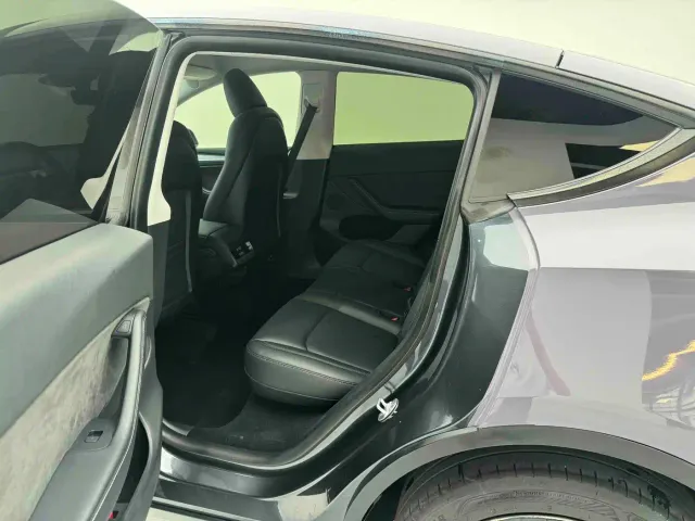 Tesla Model Y — Фото автомобиля 14
