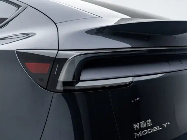 Tesla Model Y — Фото автомобиля 11