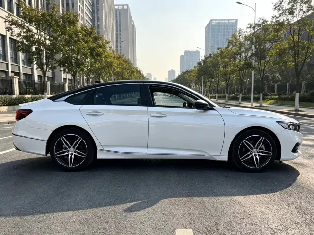 Honda Accord — Фото автомобиля 3