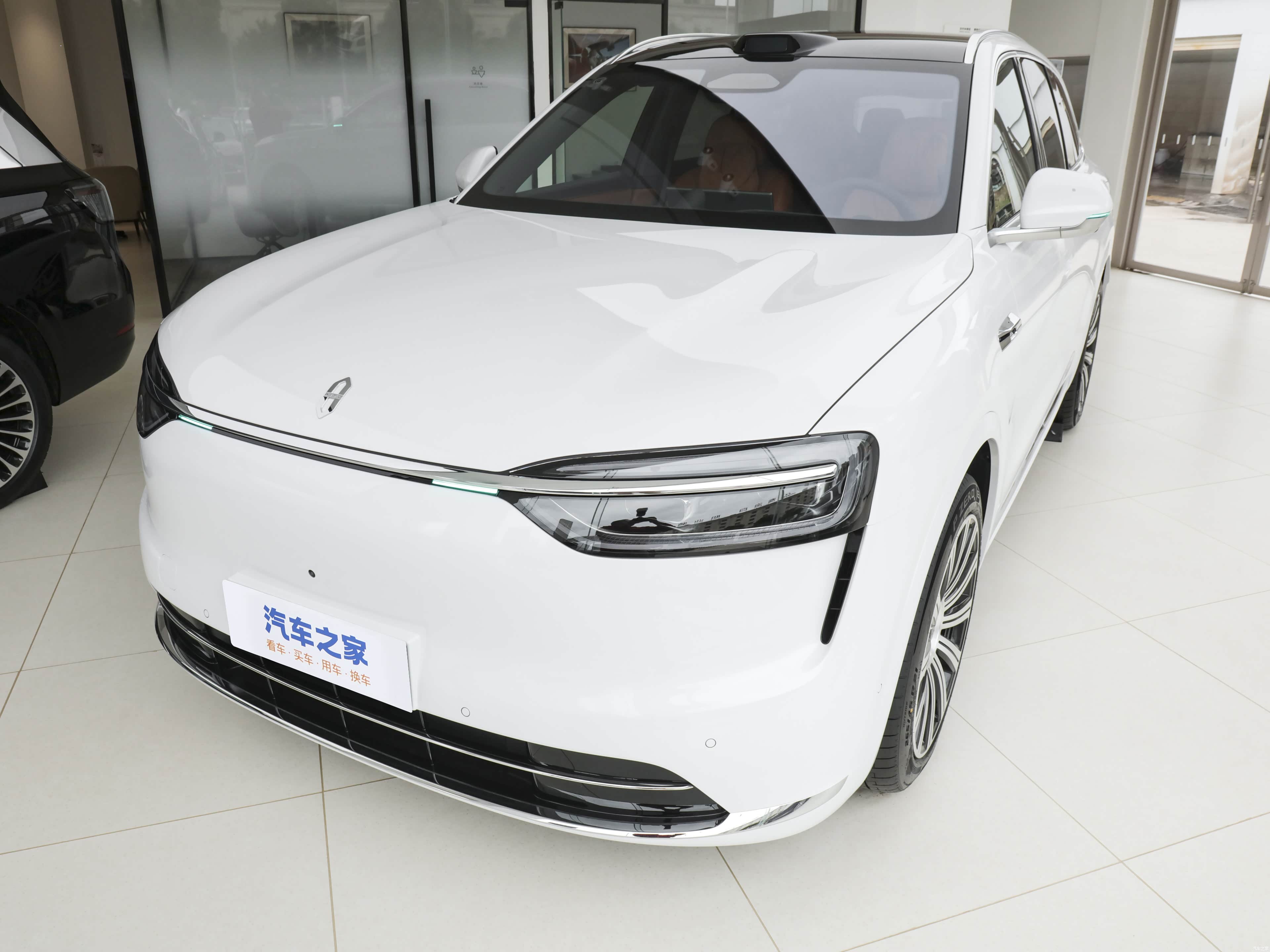 Фотография автомобиля — AITO M7 EREV Ultra 6 seats 4wd