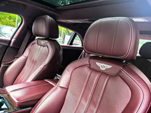 Bentley Flying Spur — Фото автомобиля 4
