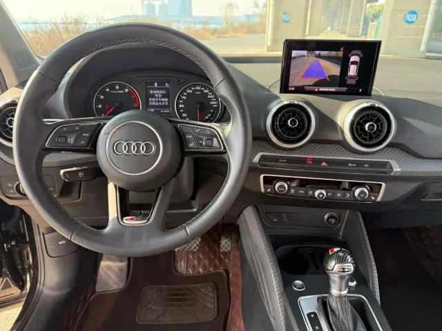 Audi Q2L — Фото автомобиля 6