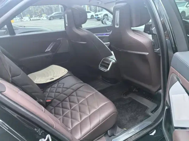 BMW 7 Series — Фото автомобиля 7