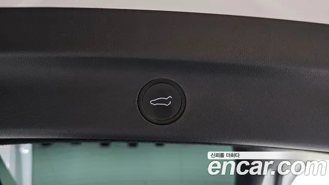 Tesla Model Y — Фото автомобиля 18