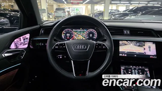 Audi e-tron — Фото автомобиля 11