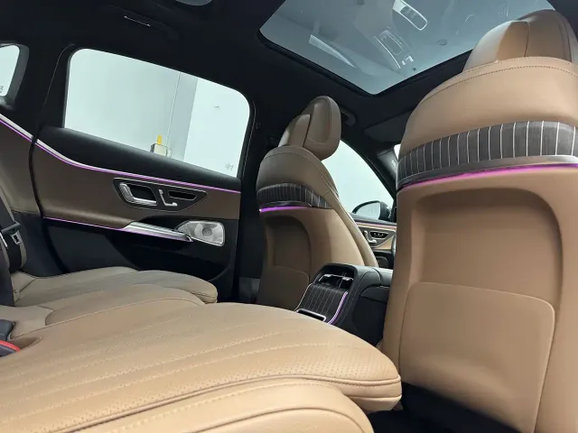 Mercedes-Benz E-Class — Фото автомобиля 11