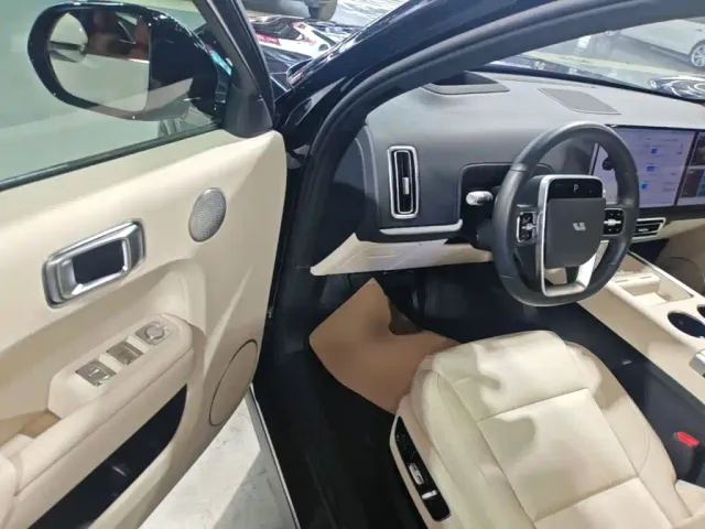 Li Auto L7 — Фото автомобиля 15