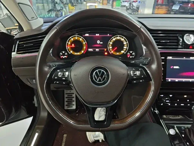 Volkswagen Phideon — Фото автомобиля 10