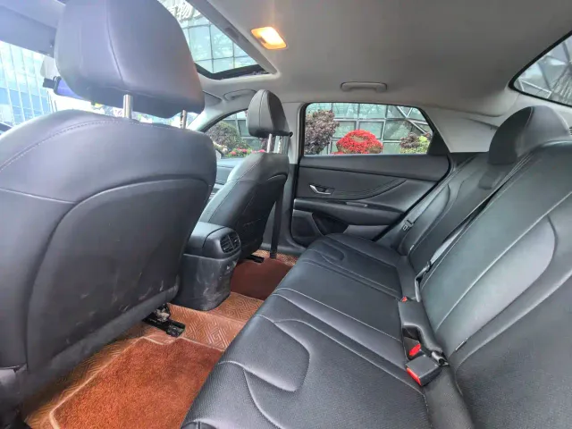 Hyundai Elantra — Фото автомобиля 10