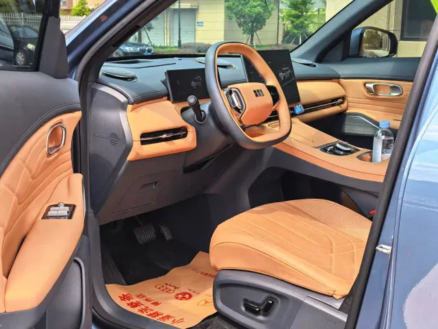 Geely Galaxy Starship 7 EM-i — Фото автомобиля 10