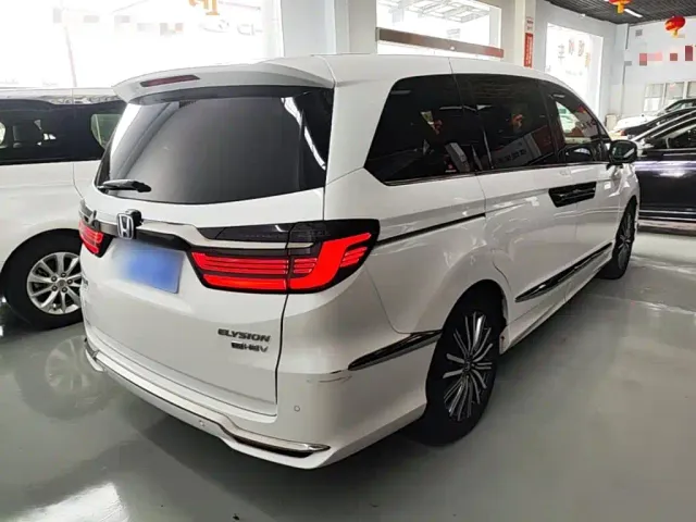 Honda Elysion — Фото автомобиля 6