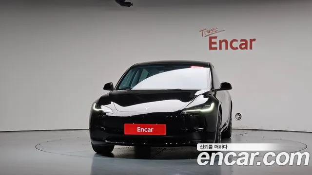 Tesla Model 3 — Фото автомобиля 3