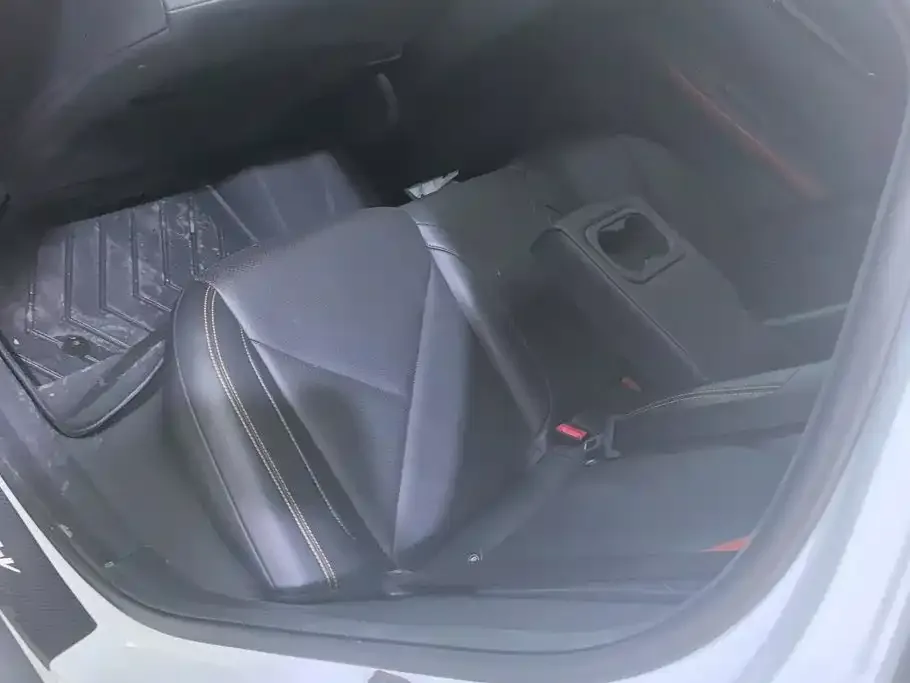 Changan Changan UNI-V 2022 1.5T Premium Model — Фото автомобиля 11