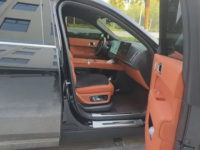 Li Auto L9 — Фото автомобиля 8