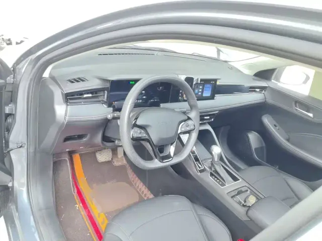 Roewe i5 — Фото автомобиля 9