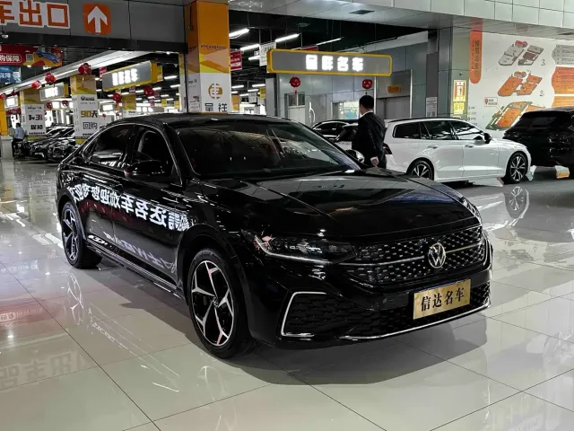 Volkswagen Passat — Фото автомобиля 3