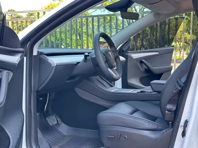 Tesla Model Y — Фото автомобиля 6