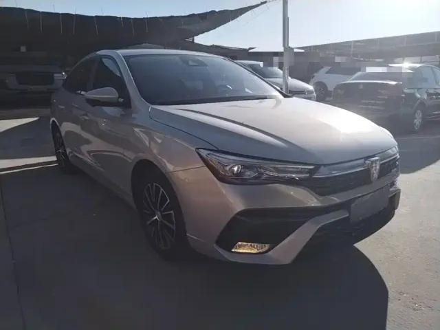 Roewe i5 — Фото автомобиля 3