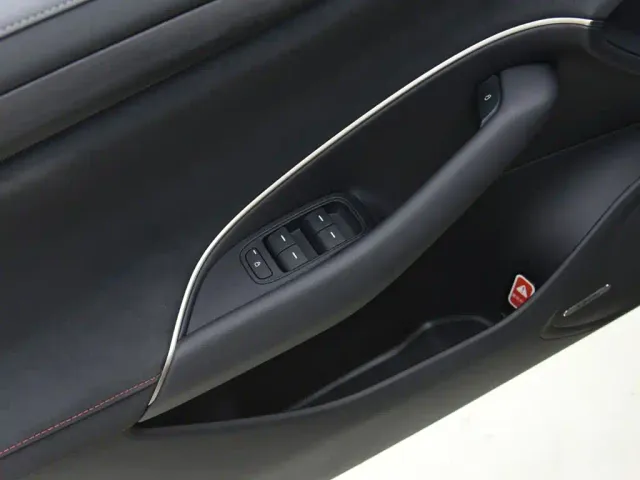 Xiaomi SU7 — Фото автомобиля 8