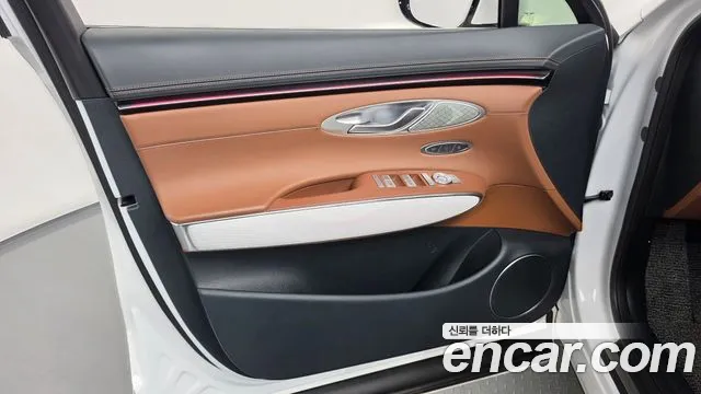 Genesis GV70 — Фото автомобиля 13