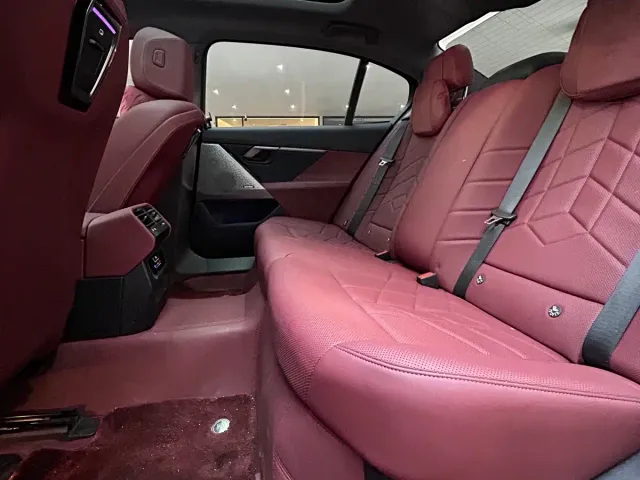 BMW 5 Series — Фото автомобиля 17