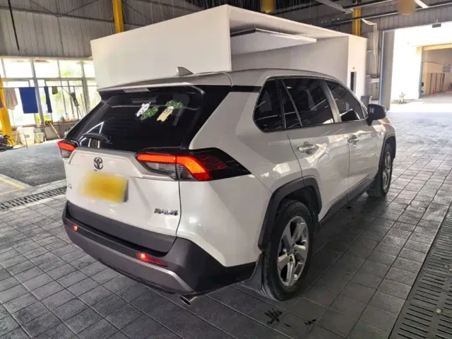 Toyota RAV4 — Фото автомобиля 6