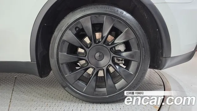 Tesla Model Y — Фото автомобиля 6