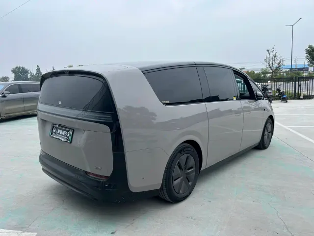 Li Auto MEGA — Фото автомобиля 10
