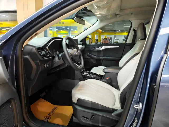 Ford Escape — Фото автомобиля 8