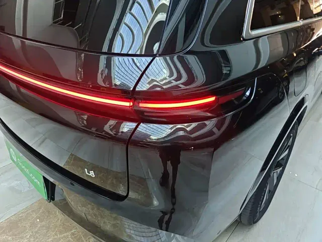 Li Auto L8 — Фото автомобиля 7