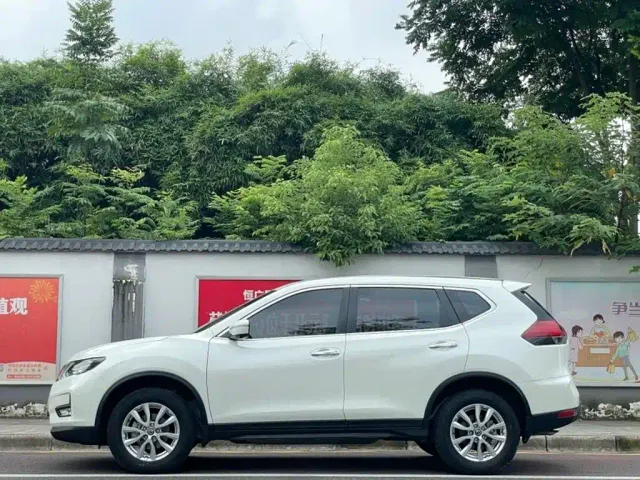 Nissan X-Trail — Фото автомобиля 4