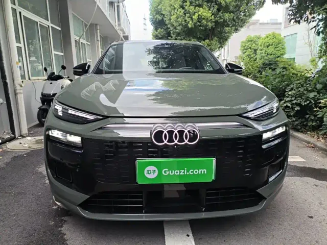 Audi Q6L e-tron — Фото автомобиля 2