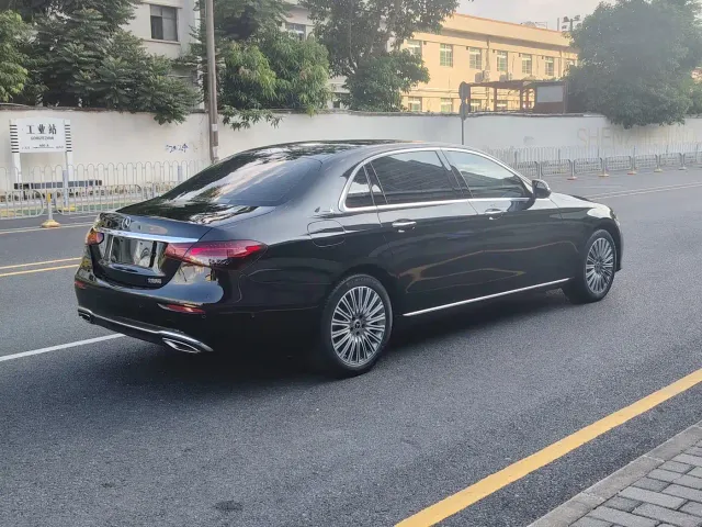 Mercedes-Benz E-Class — Фото автомобиля 5