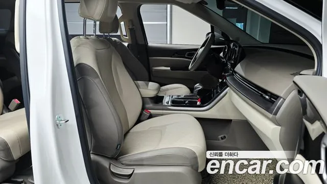 Kia Carnival Generation 4 — Фото автомобиля 12