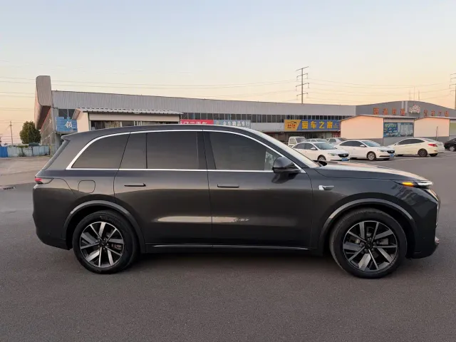 Li Auto L8 — Фото автомобиля 8