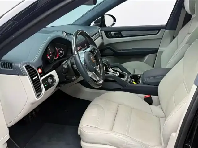 Porsche Cayenne — Фото автомобиля 13