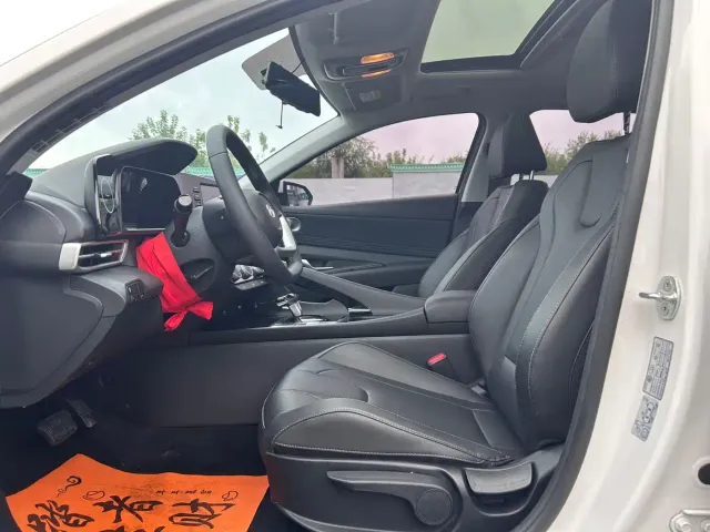 Hyundai Elantra — Фото автомобиля 5